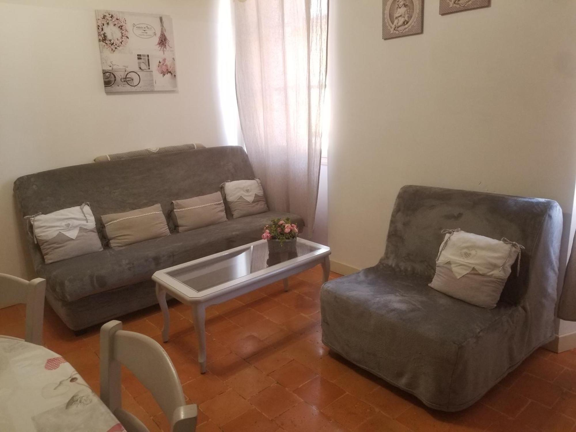 Joli T2 De 40m² A Louer A * Le Muy